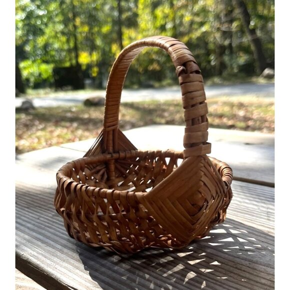 Vintage Wicker Gathering Basket With Gods Eye Handle Small - Picture 2 of 7